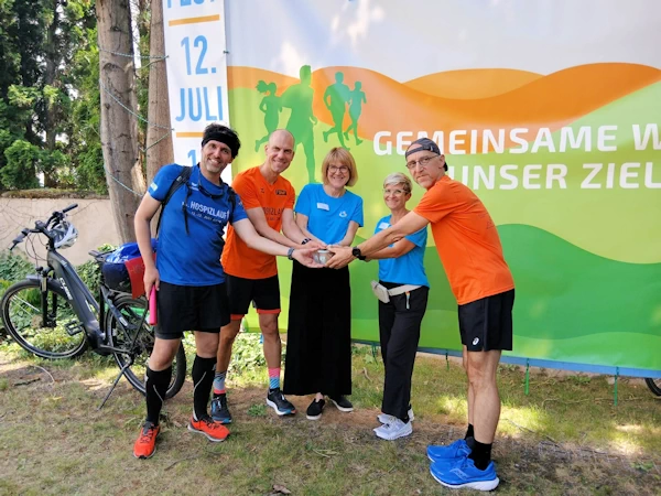 Hospiz Spendenuebergabe 2 Hospizlauf 2025